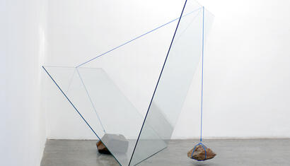 Túlio Pinto. Nadir # 13, 2016. Rocks, glass plate, rope. Variable dimensions